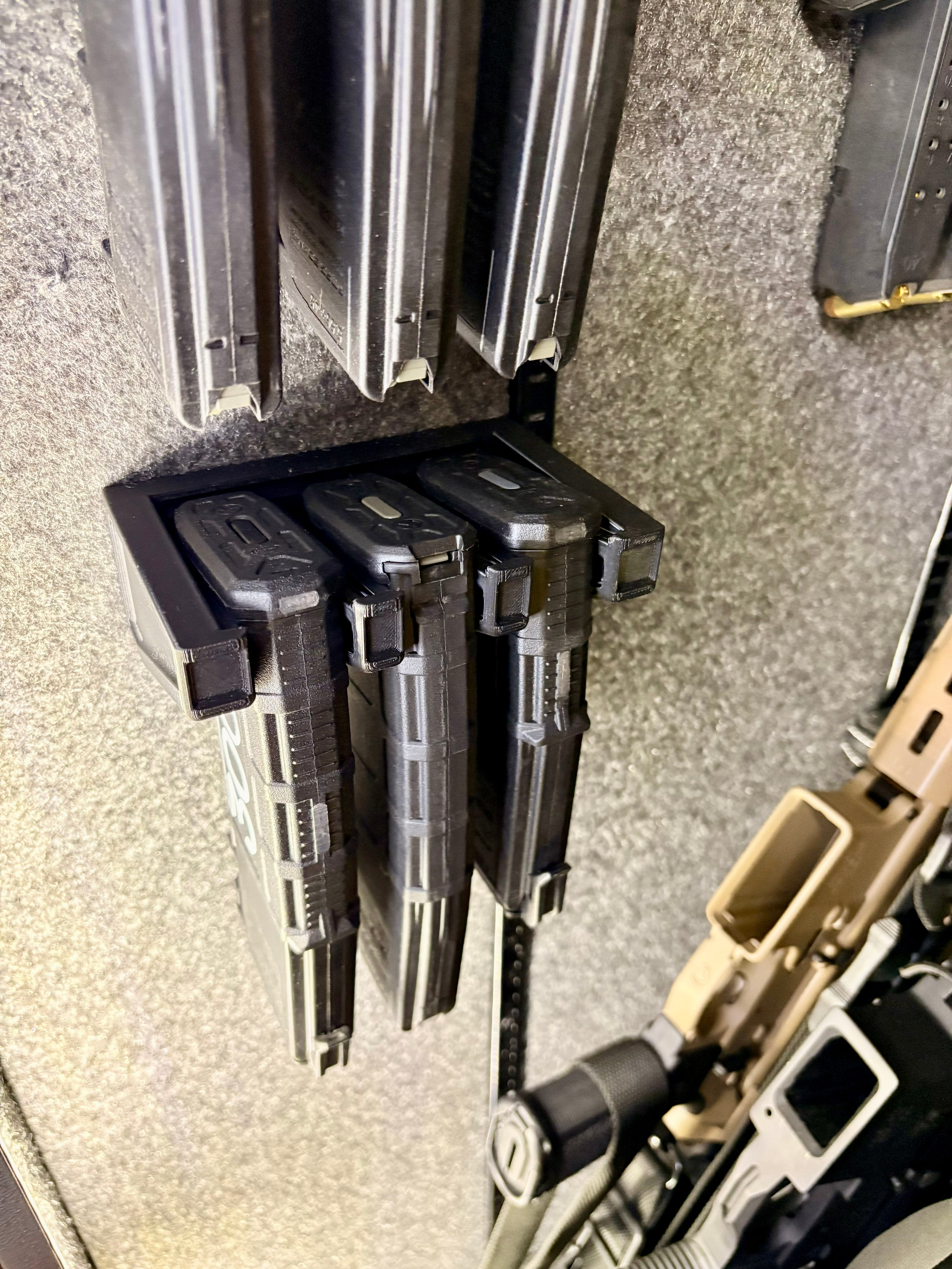 AR-15 / M4 Magazine Holder & Organizer – ABS (Wall Mount / Rack Style)