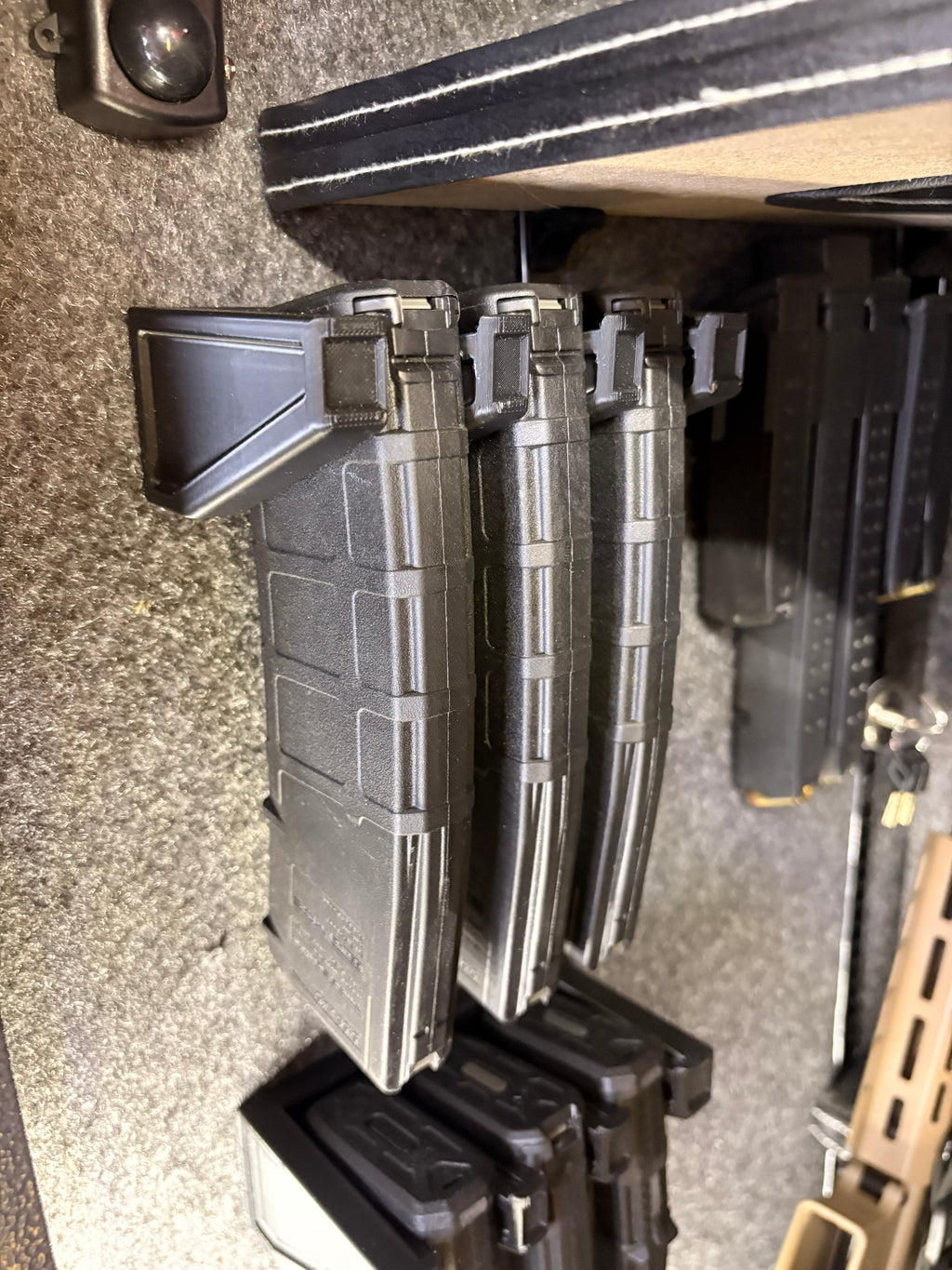 AR-15 / M4 Magazine Holder & Organizer – ABS (Wall Mount / Rack Style)